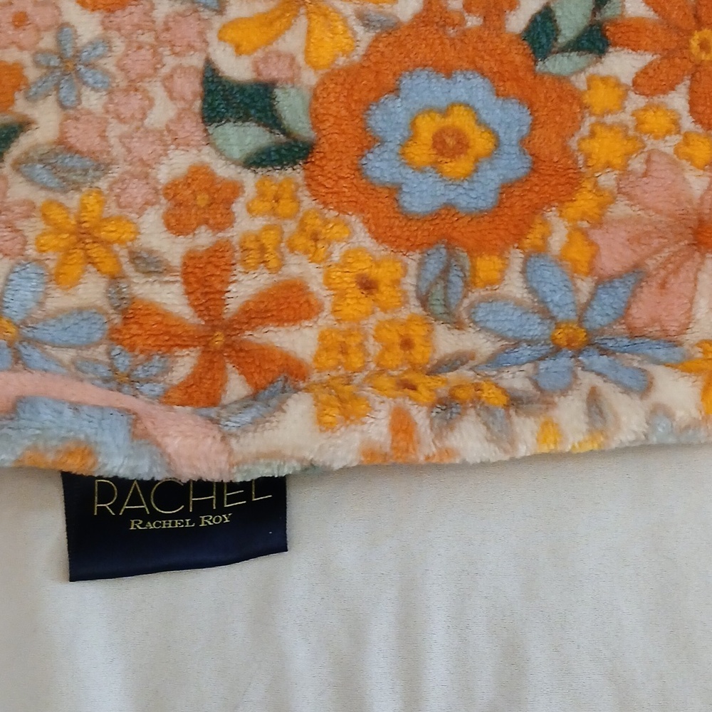 RACHEL Rachel Roy Floral Plush Throw - Picture 6 of 11